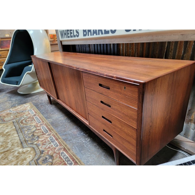 Arne Vodder Danish Modern Rosewood Credenza For Sale - Image 4 of 18