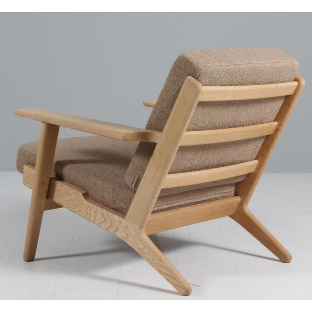 Lounge Chair Model 290 in Oak attributed to Hans J. Wegner for Getama, Denmark, 1970s For Sale - Image 6 of 7