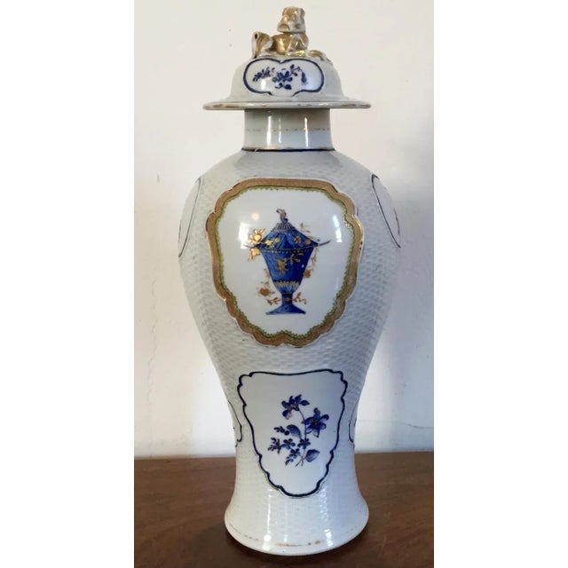 Chinese 1800s Chinese Export Basketweave Vase with Foo Dog Finial For Sale - Image 3 of 11