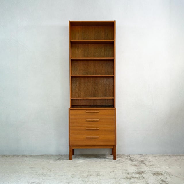 Domi Monté Teak Bookcase with Four-Drawer Chest by Nils Jonsson for Troeds, 1960s For Sale - Image 12 of 12