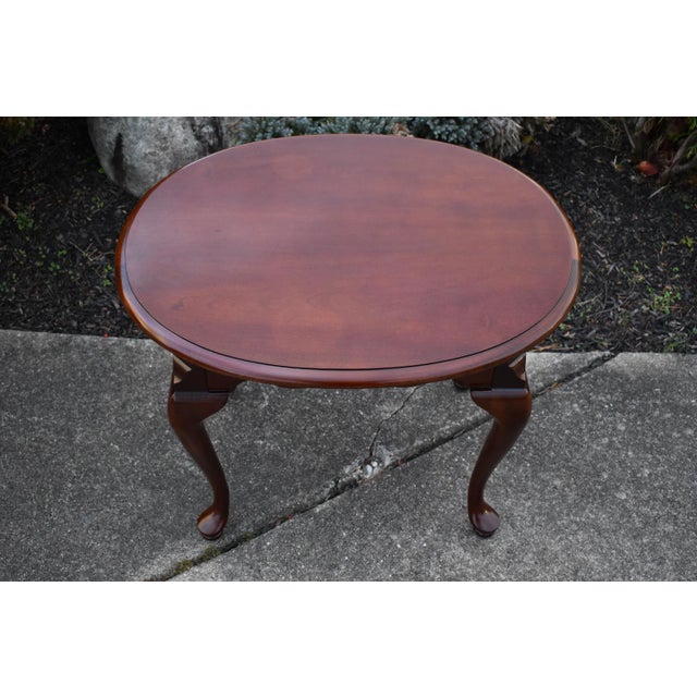 1990s Thomasville Cherry Wood Table Vintage Queen Anne Oval Side End Pull Out Shelf For Sale - Image 5 of 12
