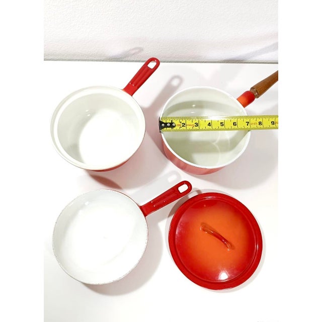 Orange 1950s Descoware Belgium Cast Iron Cookware – Iconic Flame Enamel 3-Piece Set With Universal Lid For Sale - Image 8 of 11