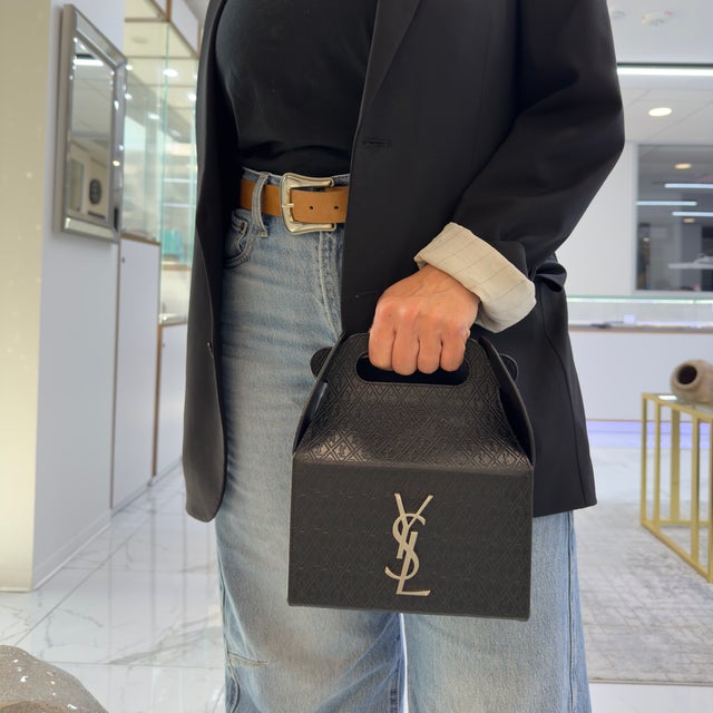 Brand: Saint Laurent Gender: Ladies Height: 8.20 inches Width: 7.40 inches Depth: 4.00 inches Weight: 386.00 grams Saint...