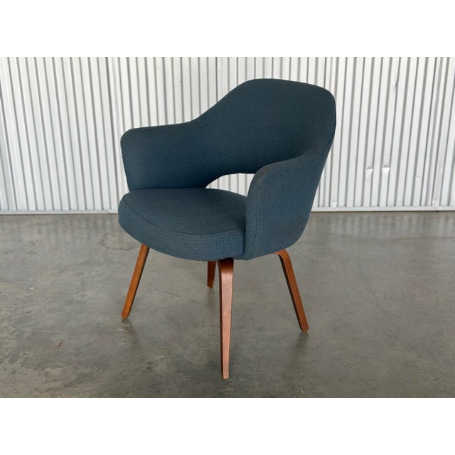 Cornflower Blue 1950s Eero Saarinen for Knoll Executive Armchair With Wood Legs - All Original - Blue For Sale - Image 8 of 9