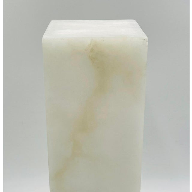 Visual Comfort Kelly Wearstler “Covet” Alabaster Rechargeable Table Lamp For Sale - Image 9 of 16
