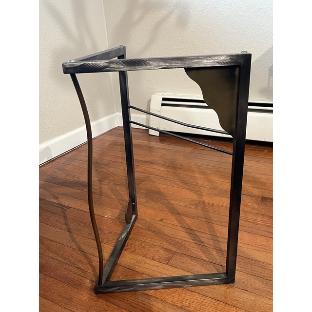 1980s Postmodern Geometric Side Table – 10mm Laser-Etched Glass (Sonneman Style) For Sale - Image 9 of 12