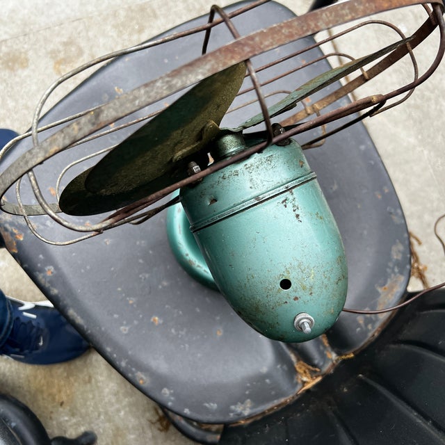 Mint Vintage Emerson Junior Electric Fan, Model 2660-P For Sale - Image 8 of 9