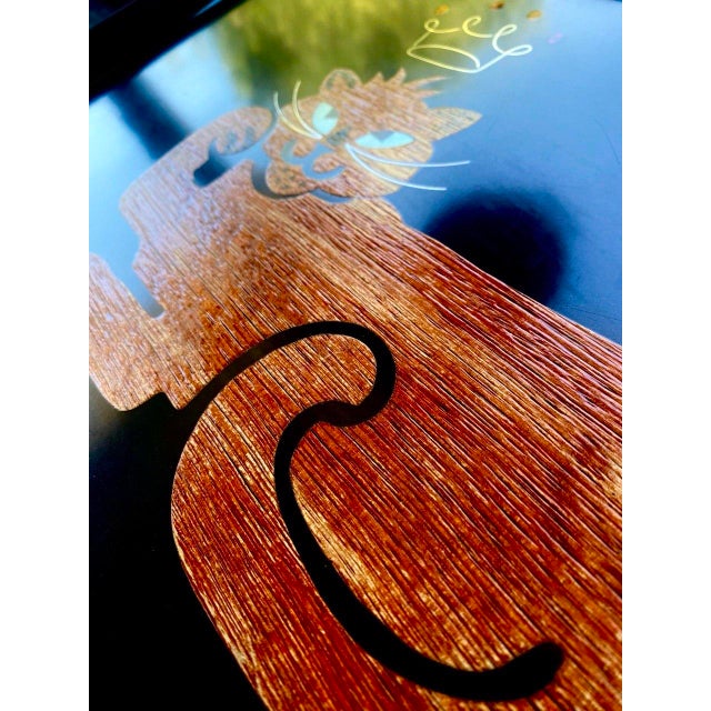 Wood "King Cat" Serving Tray | Mid-Century Modern Wood Inlay With Ruby Red Rhinestone Crown | California, C. 1960s, Vintage Couroc of Monterey For Sale - Image 7 of 10