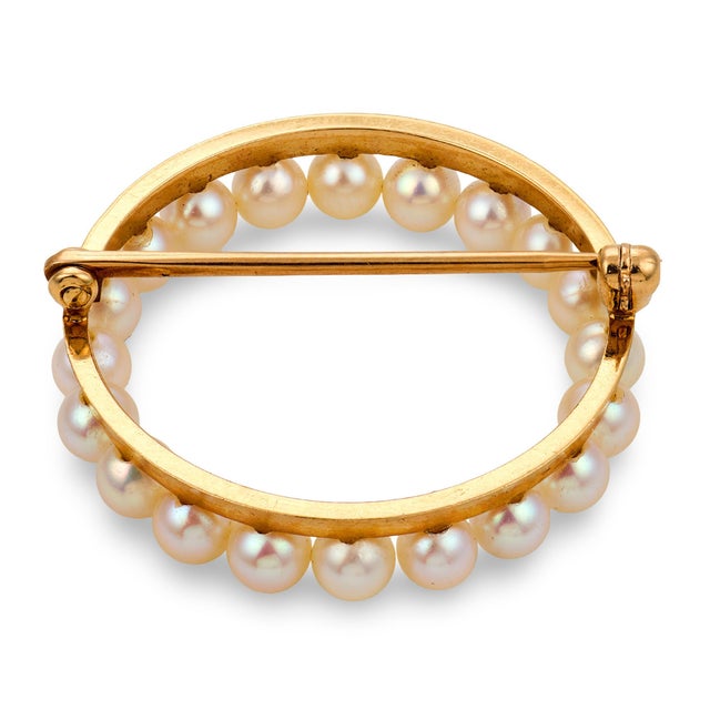 1980s Tiffany & Co. Pearl 14k Yellow Gold Circle Brooch For Sale In Los Angeles - Image 6 of 6