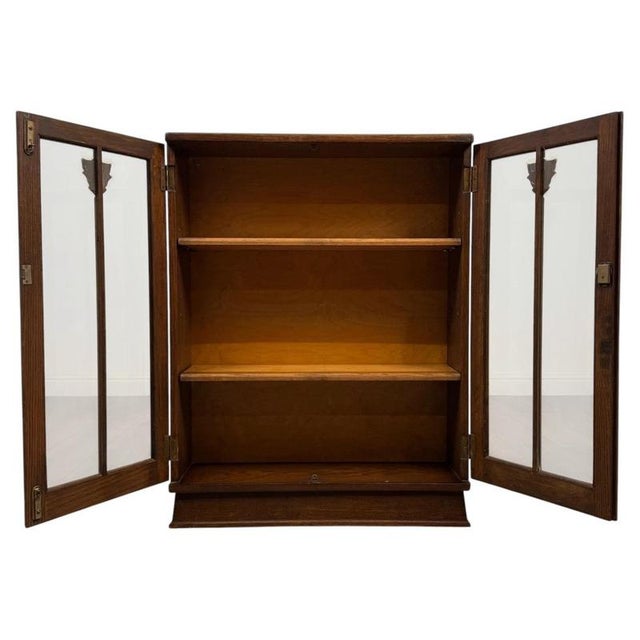 Early 20th Century Antique English Edwardian Oak Display Cabinet For Sale - Image 3 of 11