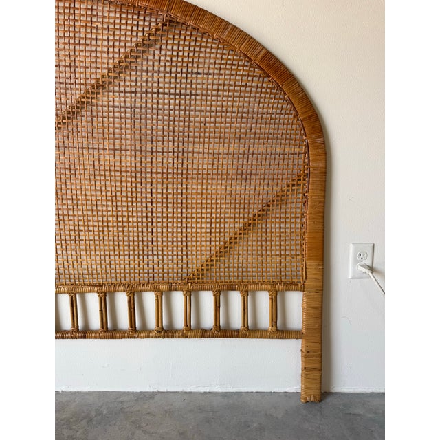 1970’s Mid-Century Boho Coastal Bamboo & Rattan Arched King Headboard For Sale In Miami - Image 6 of 12