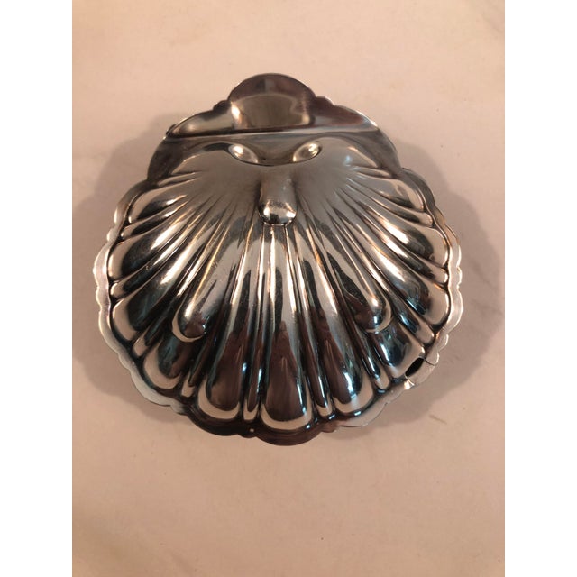 This beautiful England Silver Clam Shell Lidded Dish will be a lovely addition to any traditional, contemporary or coastal...