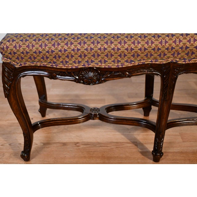 1910s Antique French Louis XV Walnut Hand Carved Window Bench / New Upholstery For Sale - Image 15 of 16