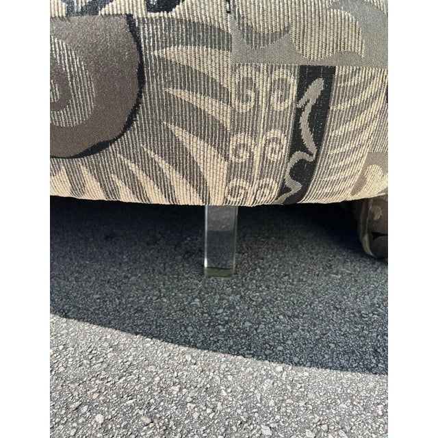 Gorgeous Vladimir Kagan for Weiman Chaise Sofa. This sofa features an uncommon lucite leg creating a floating appearance...