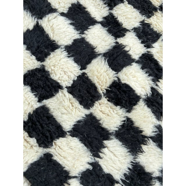 ntroduce a touch of modern artistry into your home with our handwoven Moroccan Berber rug. This striking piece features a...