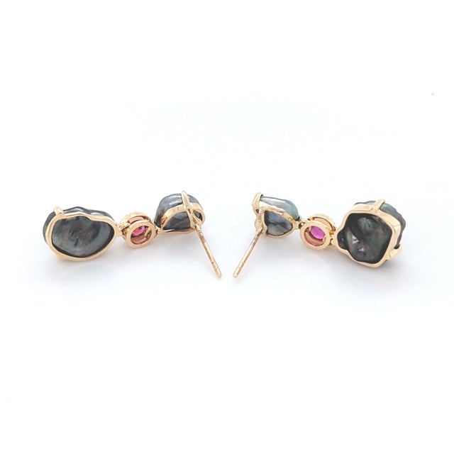 Metal Tahitian Pearl and Ruby 14ct Yellow Gold Drop Earrings - Fei Liu, Pair For Sale - Image 7 of 7