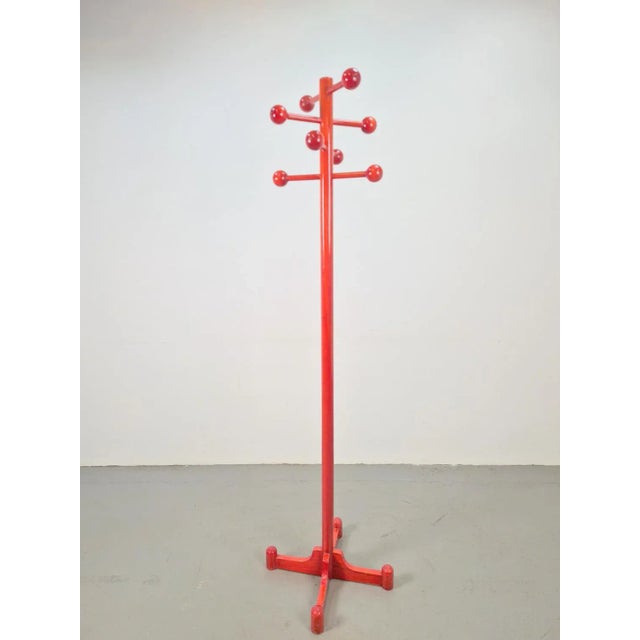 1970s Postmodern Red Stained Beech Coat Rack with Balls, Italy, 1970s For Sale - Image 5 of 9