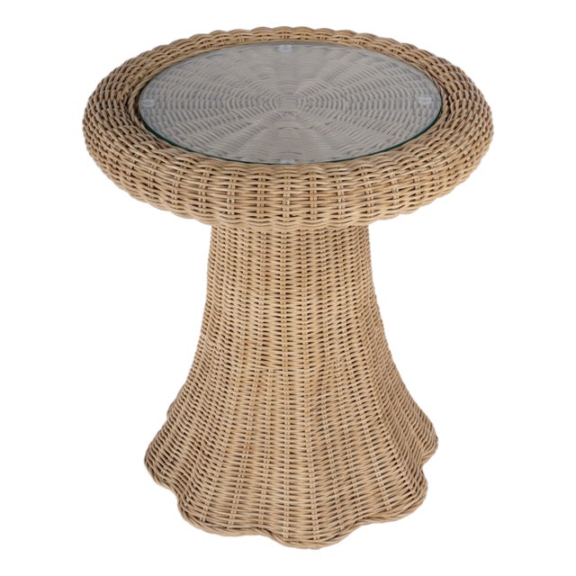 Flora 22 in. W Round Rattan Scalloped Edge End table, Natural Rattan For Sale