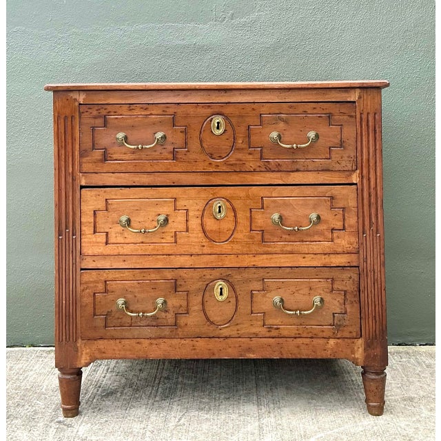 Mid 20th Century Vintage Louis XV Fluted Chest of Drawers For Sale - Image 5 of 12