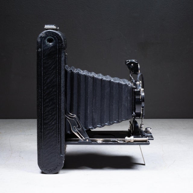 Eastman Kodak Antique "No. 1a Folding Pocket Kodak" Camera With Original Factory Box c.1926-1932 For Sale - Image 4 of 10