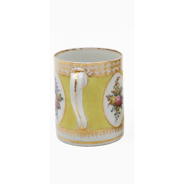 Chamberlain Worcester Porcelain Antique Early 19th Century Georgian Chamberlains Worcester Yellow Ground Mug With Oval Panels of Flower Bouquets Circa 1800 For Sale - Image 4 of 11