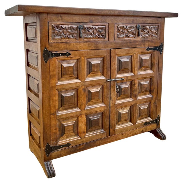 Early 20th Century Catalán Spanish Dresser Carved in Walnut with Two Carved Drawers, 1 For Sale - Image 15 of 18