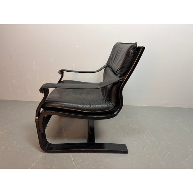 Mid-Century Black Leather Armchairs with Black Lacquered Wooden Frames by Åke Fribytter for Nelo, Sweden, 1970s, Set of 2 For Sale - Image 4 of 13