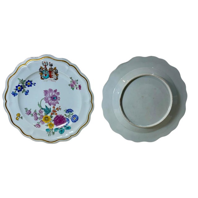 Chinese 18th Century Chinese Export Famille Rose Armorial Plates - A Pair For Sale - Image 3 of 4