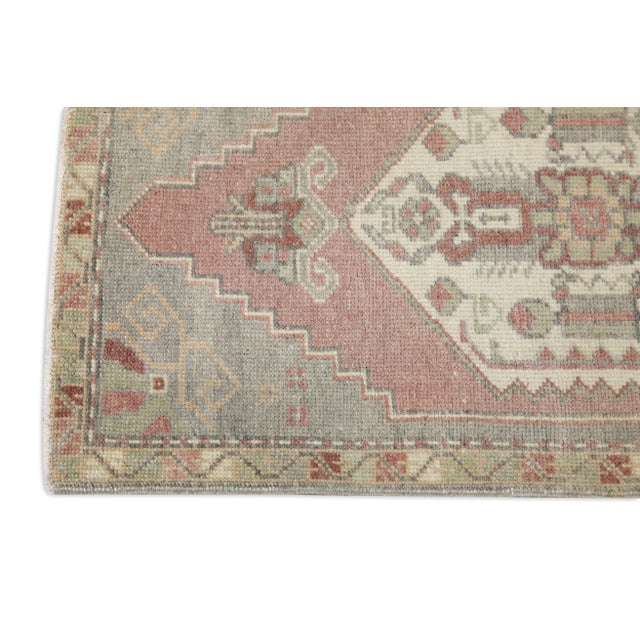 Rustic 1960s Gray & Red Vintage Turkish Mini Rug 1'9" X 3'2" For Sale - Image 3 of 5