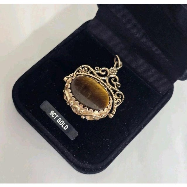 Vintage 9ct Yellow Gold, Tigers Eye, and Black Onyx Fob Pendant, London, 1970 For Sale - Image 11 of 11