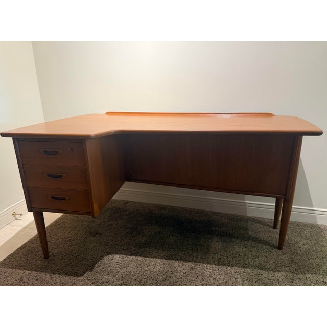 1960s 1960s Danish Modern "Boomerang" Teak Executive Desk Attributed to Peter Løvig Nielsen For Sale - Image 5 of 12