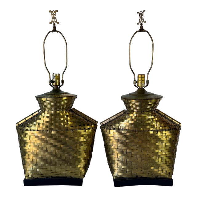 1970's Vintage Chapman Hollywood Regency Asian Style Brass Basketweave Table Lamps – A Pair For Sale