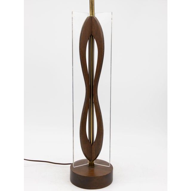 Mid-Century Modern MId Century Modern Wood and Lucite Table Lamp, American Mid 20th C. For Sale - Image 3 of 10
