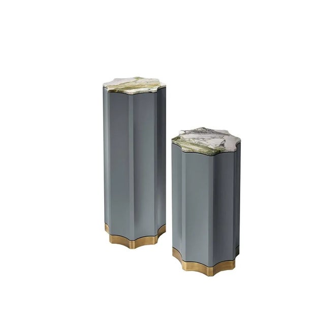 In lacquer, base in metal and marble top