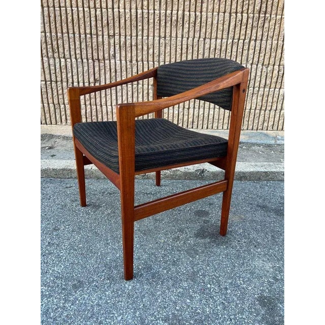 Mid 20th Century Pair Mid Century Walnut Lounge Chairs For Sale In Washington DC - Image 6 of 12