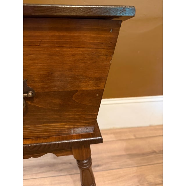 American 1977 Ethan Allen "Old Tavern" Solid Pine Dough Box End Table With Storage For Sale - Image 3 of 12