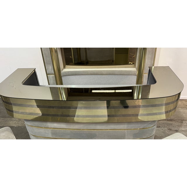 Elegant and sculptural, this standing dry bar by Willy Rizzo embodies the glamorous aesthetic of 1970s Italian design. The...