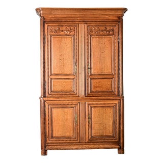 French 18th Century Carved Oak Buffet à Deux Corps For Sale