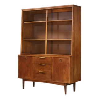 Stanley Furniture Vintage Mid Century Modern China Cabinet C. 1960s For Sale