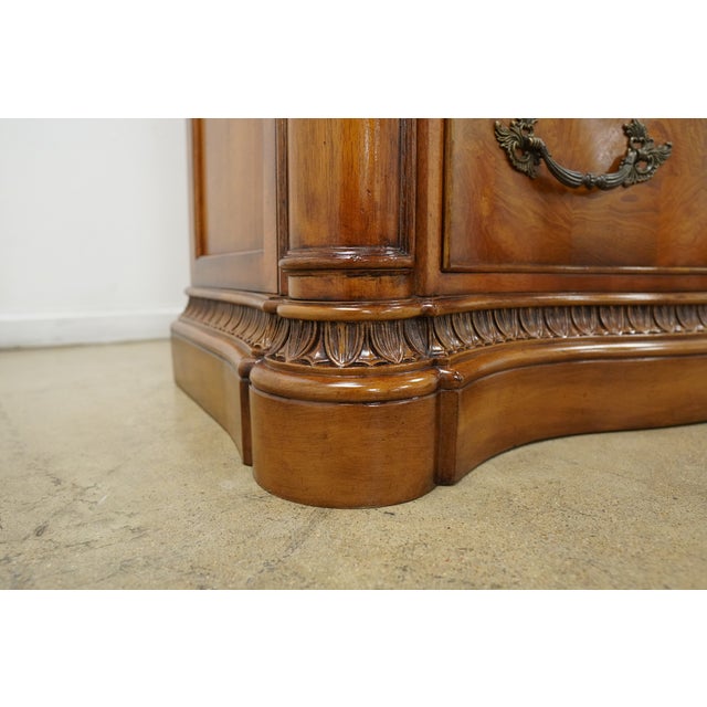 Vintage Traditional Serpentine 6-Drawer Chest For Sale - Image 12 of 18