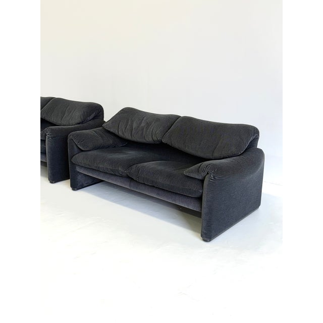 Cassina Maralunga 2-Seater Black-Grey Sofa by Vico Magistretti for Cassina, 1970s For Sale - Image 4 of 14