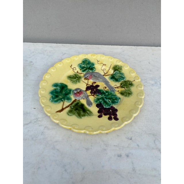 Late 19th Century French Majolica Bird & Grapes Plate Sarreguemines, Circa 1880 For Sale - Image 5 of 6