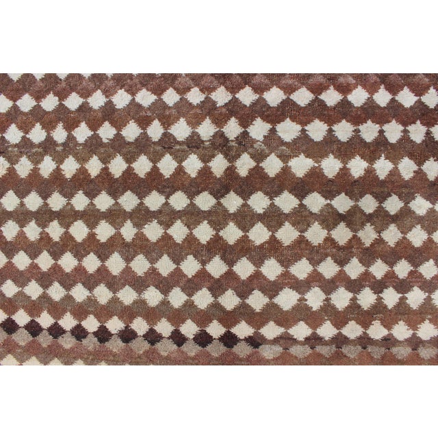 Textile Mid-Century Modern Rug With All-Over Checkerboard Pattern in Multi Brown Tones 5'5"x9'4" For Sale - Image 7 of 8