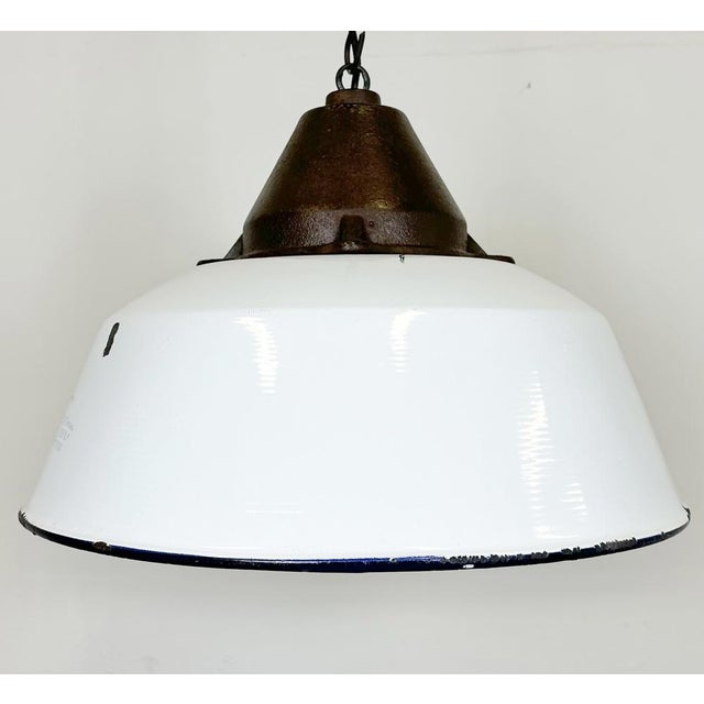 1960s Industrial White Enamel and Cast Iron Pendant Light, 1960s For Sale - Image 5 of 17