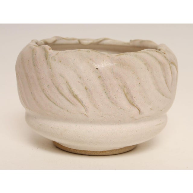 Vintage Pink Matte Glazed Incised Ceramic Vase / Planter by Deanna Nichols For Sale - Image 4 of 15