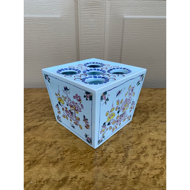 White Mid-20th Century Dutch Delft Chinoiserie Porcelain Flower Frog Tulipiere For Sale - Image 8 of 10