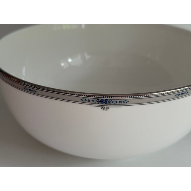 Vintage item from the 1990s, sourced from England Item: Bowl 20 cm Manufacturer: Wedgwood Series: Amherst Condition:...
