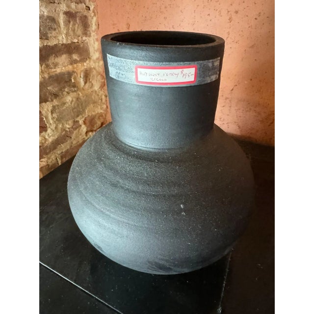 1990s 1990s African Kenyan Ceramic Vase – Medium Size Decorative Pot For Sale - Image 5 of 12