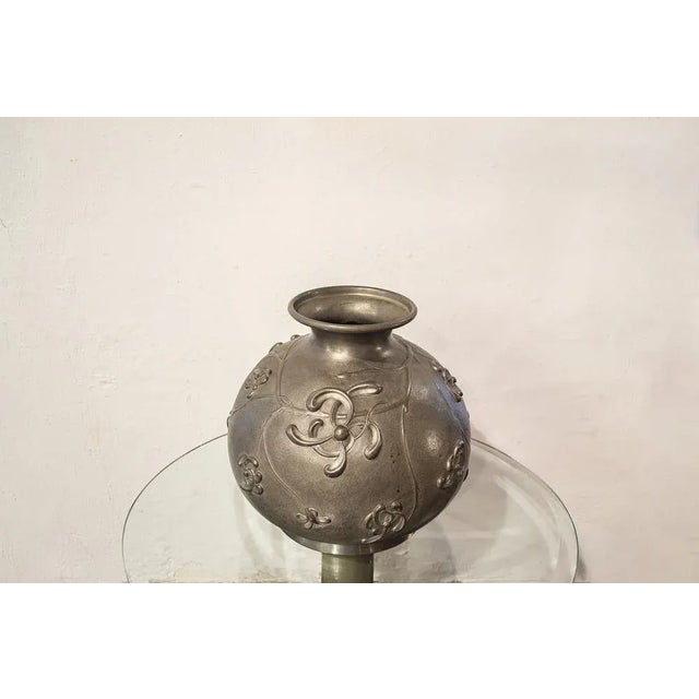 Perot vase with floral decoration. Unrecognized signature. Italian production 70s