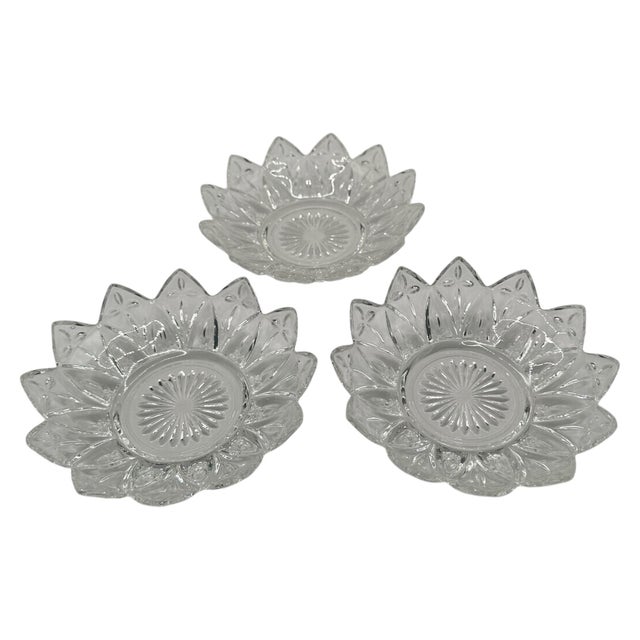 Vintage Pressed Glass Fruit Bowls in 'Petal' Pattern by Federal Glass Company - A Set of 3 For Sale - Image 11 of 12